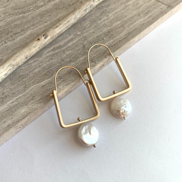 New~ Anthropologie Natural Pearl Squared hoop Earrings - Picture 1 of 7